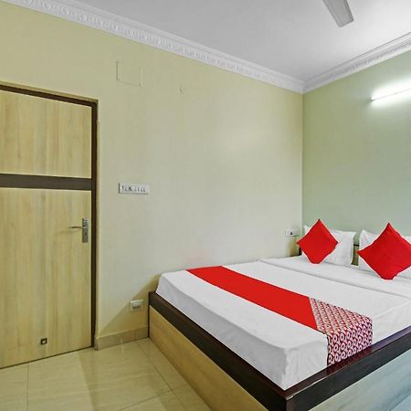 Oyo Flagship 84655 S S Guest House Колката Екстериор снимка