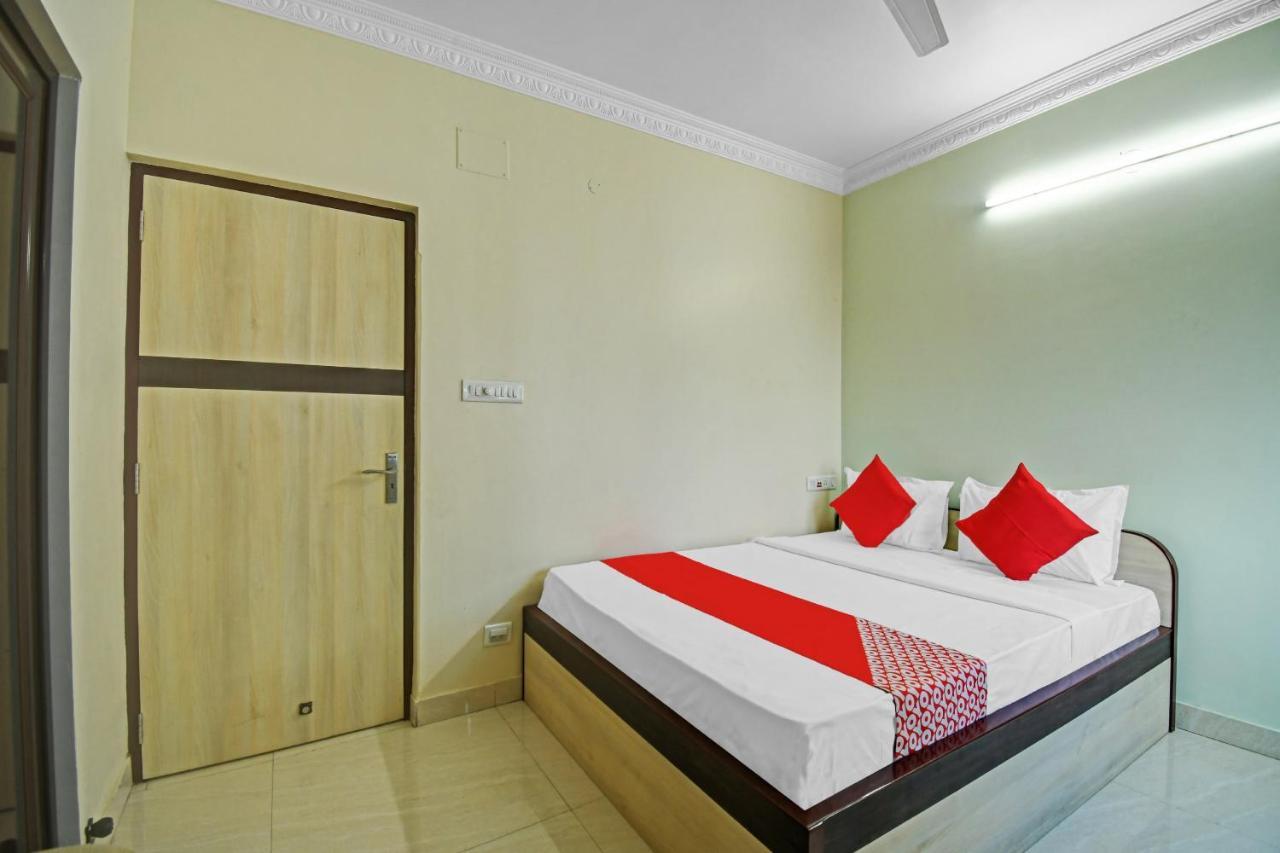 Oyo Flagship 84655 S S Guest House Колката Екстериор снимка