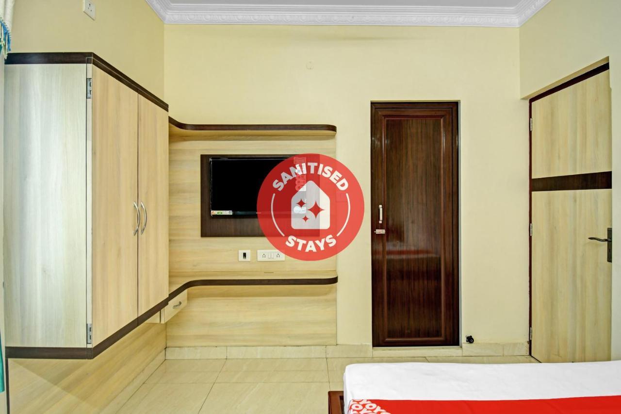 Oyo Flagship 84655 S S Guest House Колката Екстериор снимка