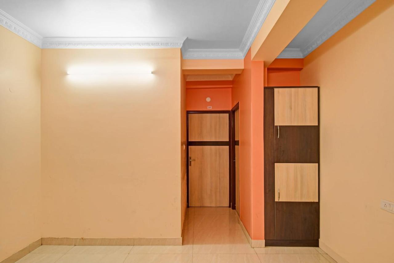 Oyo Flagship 84655 S S Guest House Колката Екстериор снимка